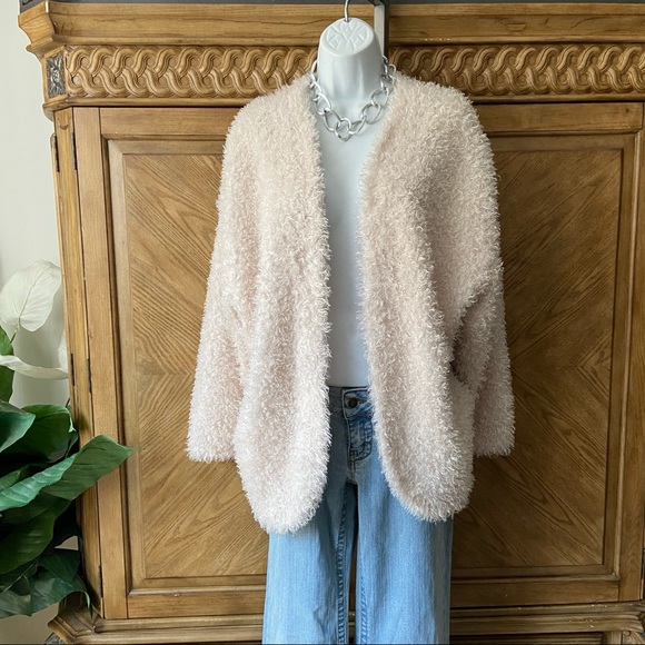 H&M off white poodle fur open style fuzzy coat - Picture 2 of 5